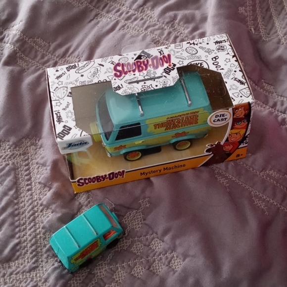 Scooby Doo Barbie as Daphne and 2 Mystery Machines - Picture 8 of 10